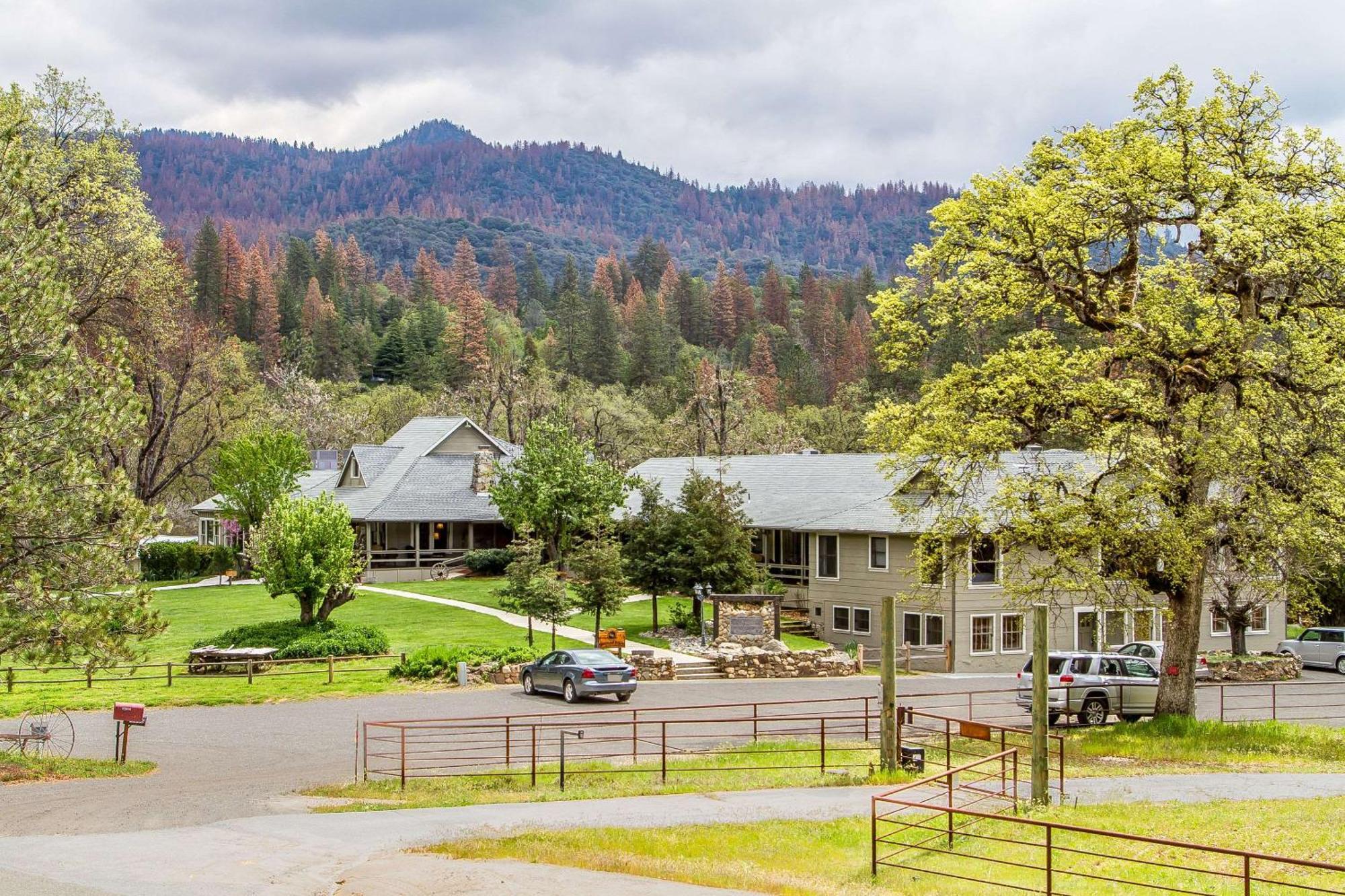 Sierra Sky Ranch, Ascend Hotel Collection Oakhurst Exterior photo