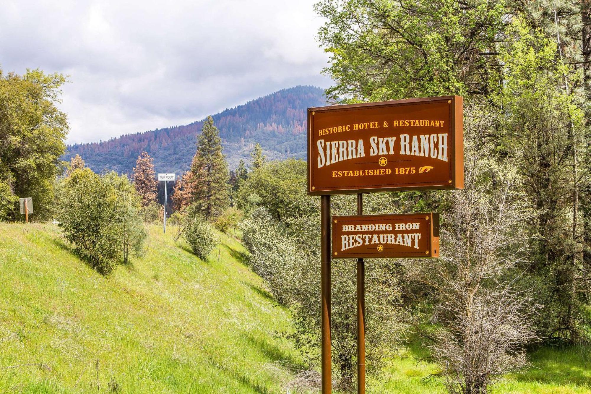 Sierra Sky Ranch Hotel Oakhurst Exterior photo
