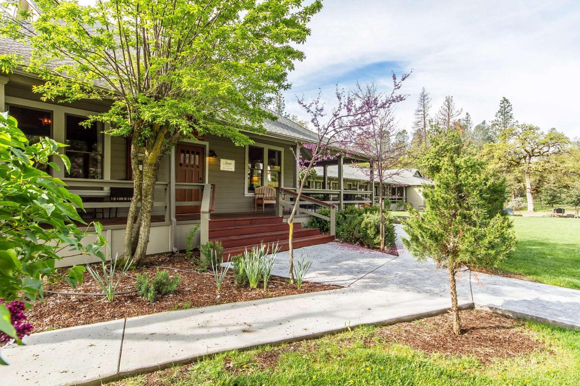 Sierra Sky Ranch Hotel Oakhurst Exterior photo