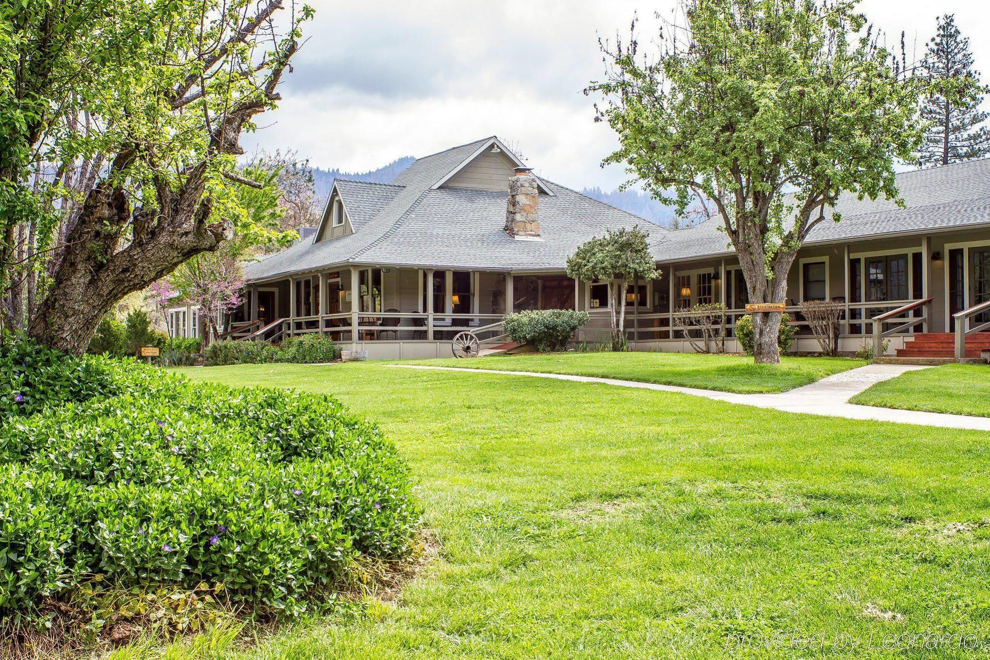 Sierra Sky Ranch Hotel Oakhurst Exterior photo
